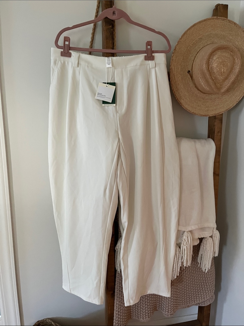 HALARA Cream-White Barrel Leg Trousers